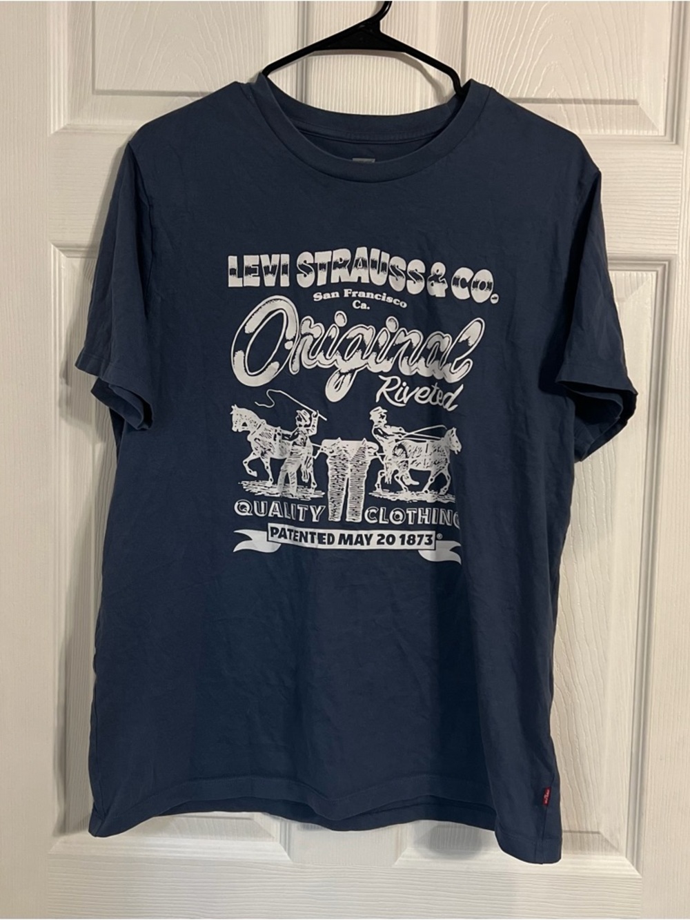 Levi’s Men’s Size Large Blue Short Sleeve Graphic Tshirt